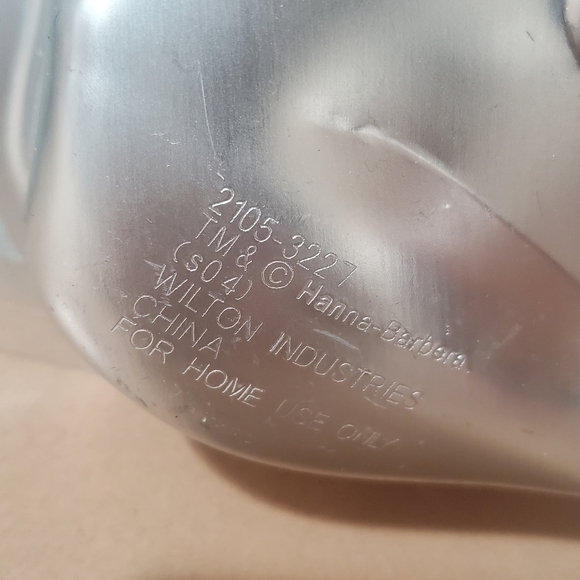 Scooby Doo woth Burger and paper Wilton Cake pan Bundled - Picture 6 of 6